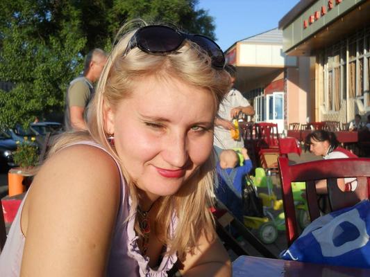 Blonde Russische Tatiana aus Skt Petersburg mit kleinen Titten