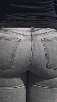 ASSES IN JEANS