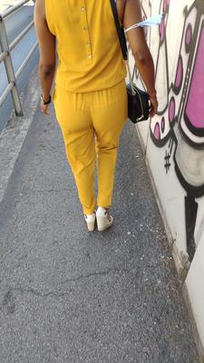 Cumslut esposa en ver a través de montura pública, cadena blanca
