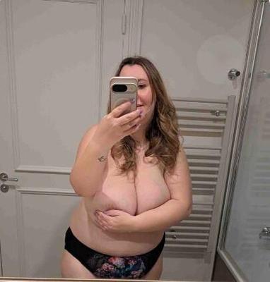 Hott and Sexy Big Beautiful Women Selfies