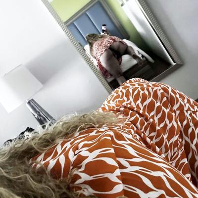 Une Salope Black Exhibe Son Gros Cul a la Demande
