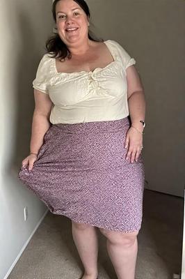 Plus Size Women Lift Their Skirts