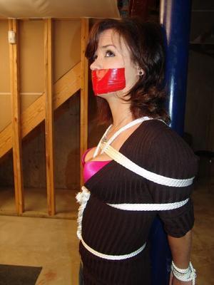Jennipher Jordan de AES, "Polo Posion". 