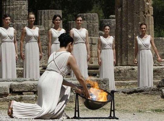La cérémonie grecque de la flamme olympique