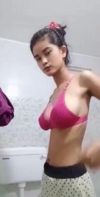 Gros seins rika rana