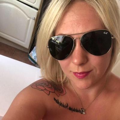 Blonde Yorkshire Raver etwas, nicht nackt