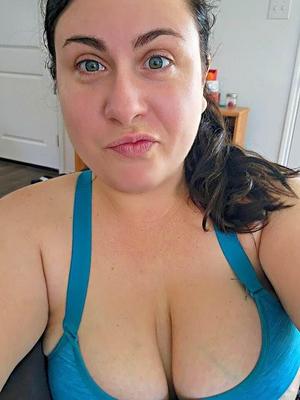 Pawgalert Big Ass Big Tits femme anale avec des lunettes mixtes Hot Shot
