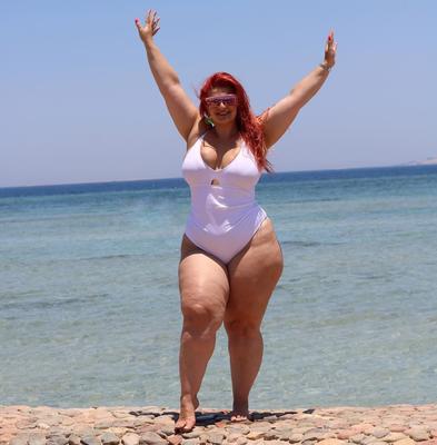 Ioana chira sexy coque épaisse rouge