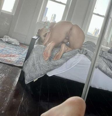 Schwangere blonde Dame