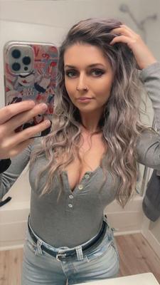 女