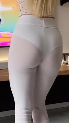 TEEN IN YOGA PANTS 