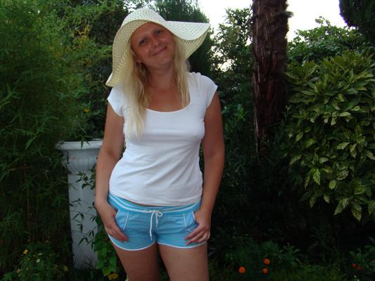 Shorts quentes sem sutiã e pokies