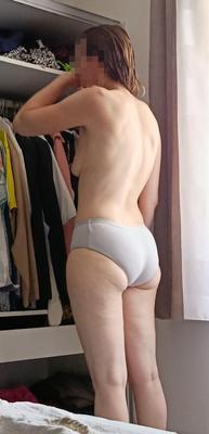 私の妻の白いお尻が気づいていない写真