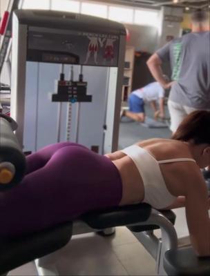 Amazing Sexy Hot Mature avec Big Ass and Tits