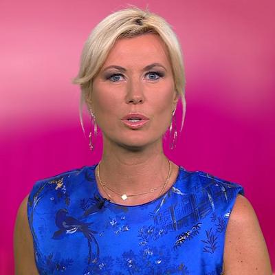 Kamilla S. Geile Fickschlampe Im Sexy Blauen Satinkleid!