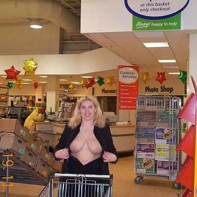Barby (UK) Goes Shopping 
