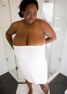 Une Belle Black Dodue AVEC de Magnifiques Grüße Mamellen