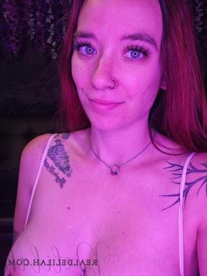 Delilah Big Butt Tits tätowierte sexy Schönheit Frau gemischte heiße Aufnahmen