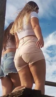 Ehrliche Arsch Jeans