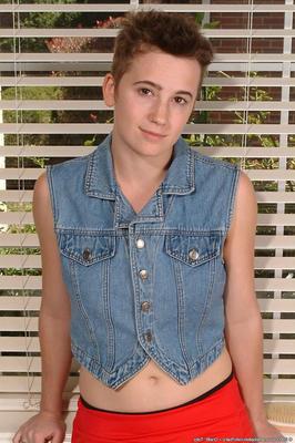 Haarige Tomboy Beauty Caitlin