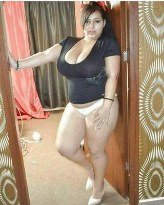 巨乳アラブの女性