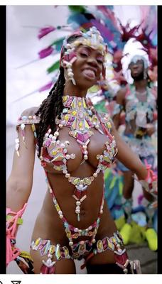 Gros boob bajan fille