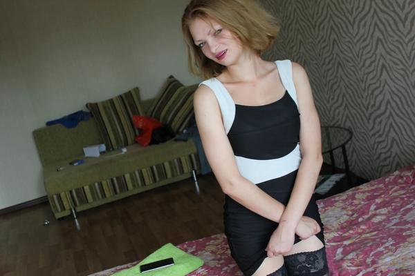 女