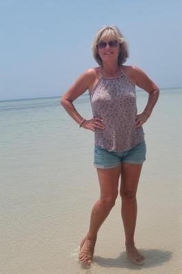 Verschiedene Frauen im Urlaub