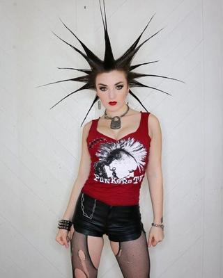 Sexy Punk Teen con piernas sexys