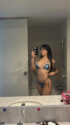 Delicioso adolescente muito quente