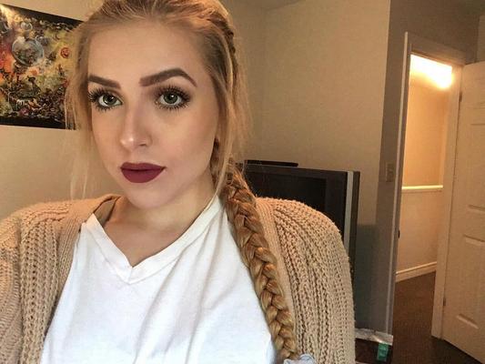 Lauren is a Sexy Booty Hoe