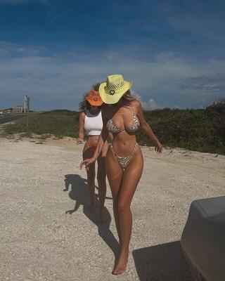 Tpa el asilo paroxym madeline esperanza hadelinemope Instagram