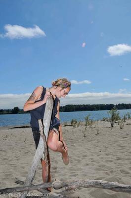 Hippiegoddess Andromeda sexier, wenn sie nackt ist