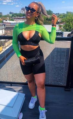 Aisling Fat Tits Thicc Bimbo Blogger считает, что она лучше, чем вы