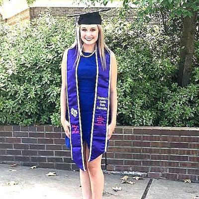Un graduado de belleza summa cum carga con honores de orina