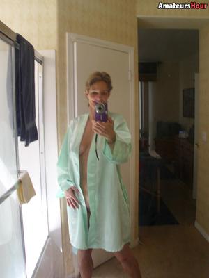 Amateurshour Taylor Selfies