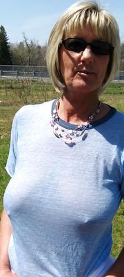 Mature blonde milf exhibition 