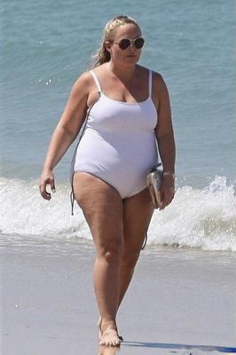 Candid Pics: Plus size Moms on the Beach