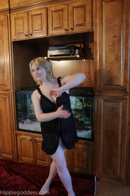 Hippiegoddess Tessy Snowflower Home Nudist