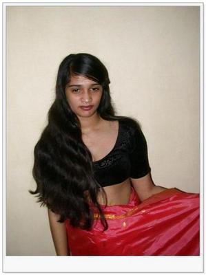 Desi Coed раздевается из ее сари