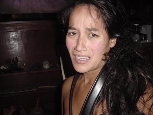 A esposa filipina de Cuckold, tirada pela BWC