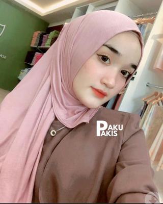 Hijab malaio fofo usando vagabunda