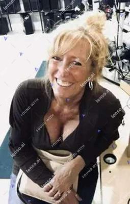 Sally oder Helen Blonde Milf Internet Star