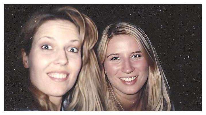 Paula und Kim machen rum